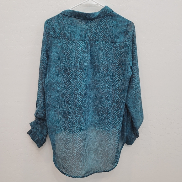 💕 Brooke Leigh Teal Animal Print High Low Blouse Top Women's Size Medium - Picture 3 of 9